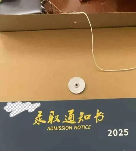 录取通知书是假的？昆明多名家长疑陷“升学骗局”，警方：已介入调查-第1张图片-