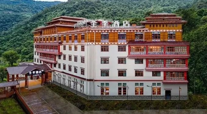 华住20周年“硬核”局:开“样板房车”重走318川藏线,全线酒店让天险变通途-第10张图片- 华住20周年“硬核”局:开“样板房车”重走318川藏线,全线酒店让天险变通途-第10张图片-