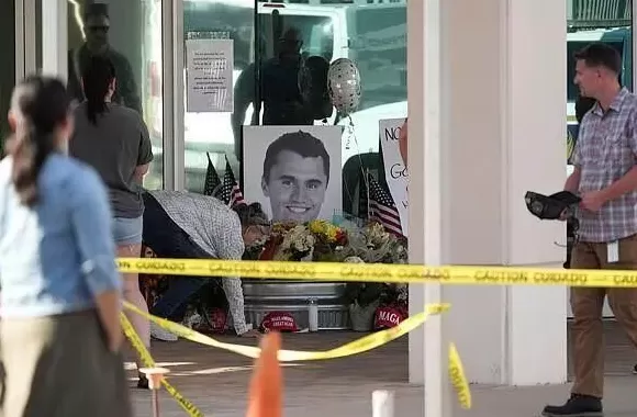 捍卫持枪却遭枪杀,无公职在身却获降半旗待遇,美国“网红”柯克什么来头?-第2张图片- 捍卫持枪却遭枪杀,无公职在身却获降半旗待遇,美国“网红”柯克什么来头?-第2张图片-