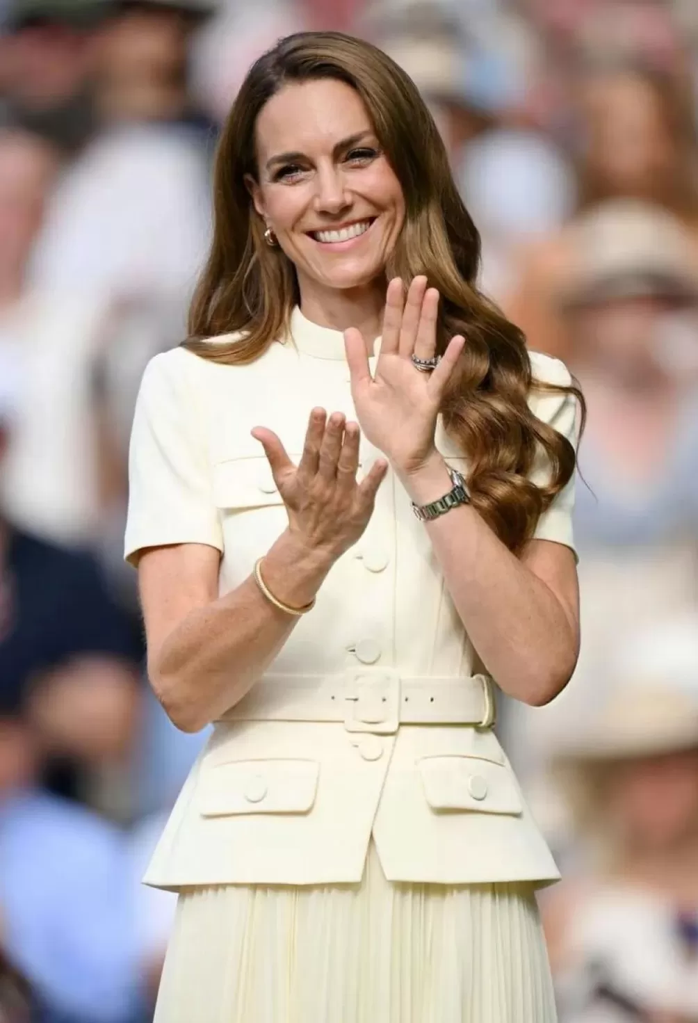 外媒曝凯特王妃戴假发遮化疗后遗症？出席活动发色频繁变化，网友：哪个头发才是真的？-第5张图片-