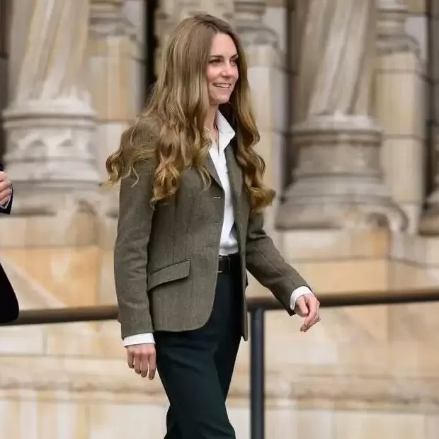 外媒曝凯特王妃戴假发遮化疗后遗症？出席活动发色频繁变化，网友：哪个头发才是真的？-第7张图片-