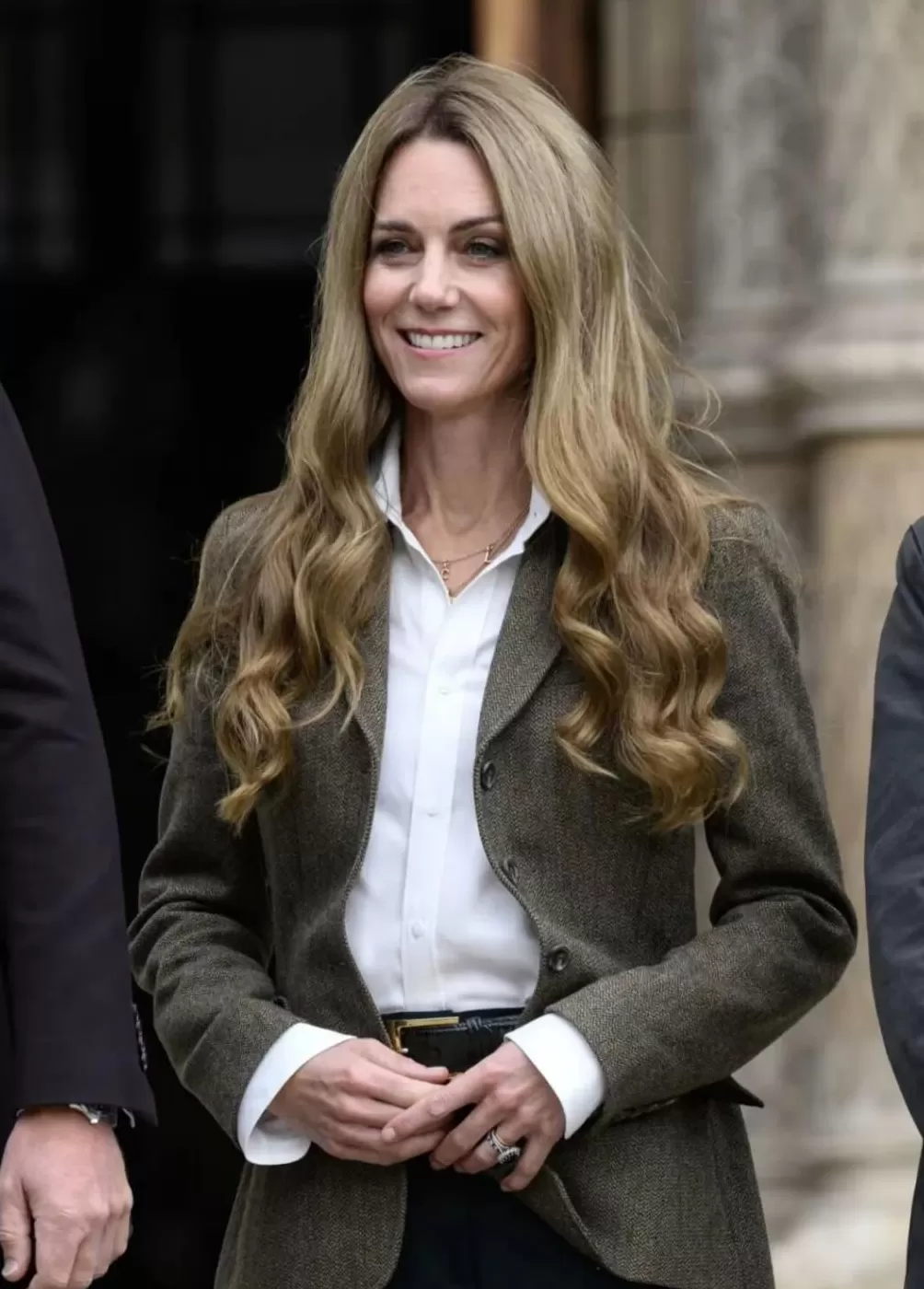 外媒曝凯特王妃戴假发遮化疗后遗症？出席活动发色频繁变化，网友：哪个头发才是真的？-第9张图片-