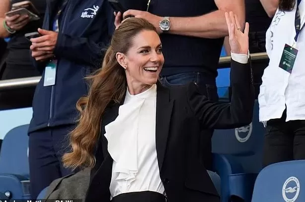 外媒曝凯特王妃戴假发遮化疗后遗症？出席活动发色频繁变化，网友：哪个头发才是真的？-第16张图片-