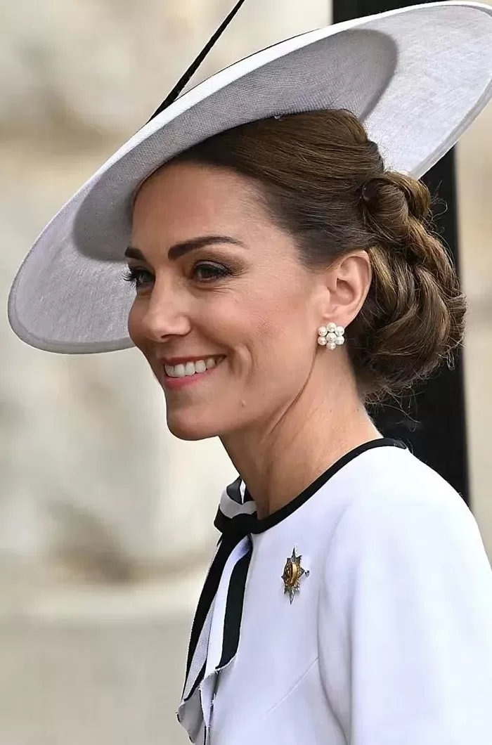 外媒曝凯特王妃戴假发遮化疗后遗症？出席活动发色频繁变化，网友：哪个头发才是真的？-第20张图片-