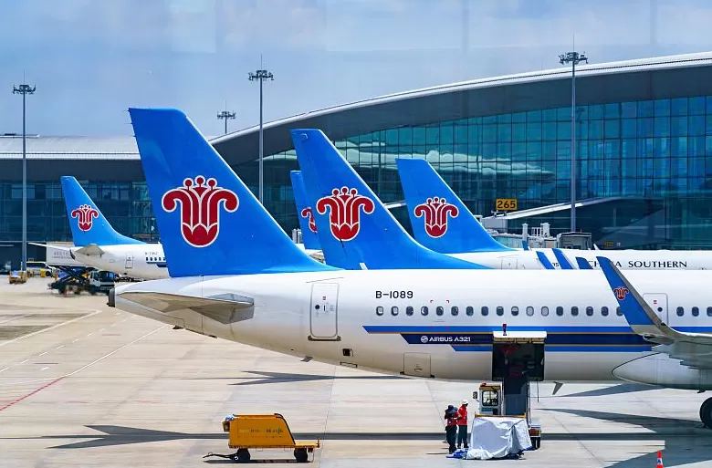 飞机座椅变“硬座”，南航大规模改客舱布局“省钱省油”-第1张图片-