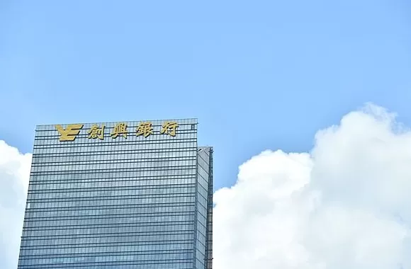 越秀房产基金将向关联人士出售越秀金融大厦50%权益,约34.33亿元-第1张图片- 越秀房产基金将向关联人士出售越秀金融大厦50%权益,约34.33亿元-第1张图片-