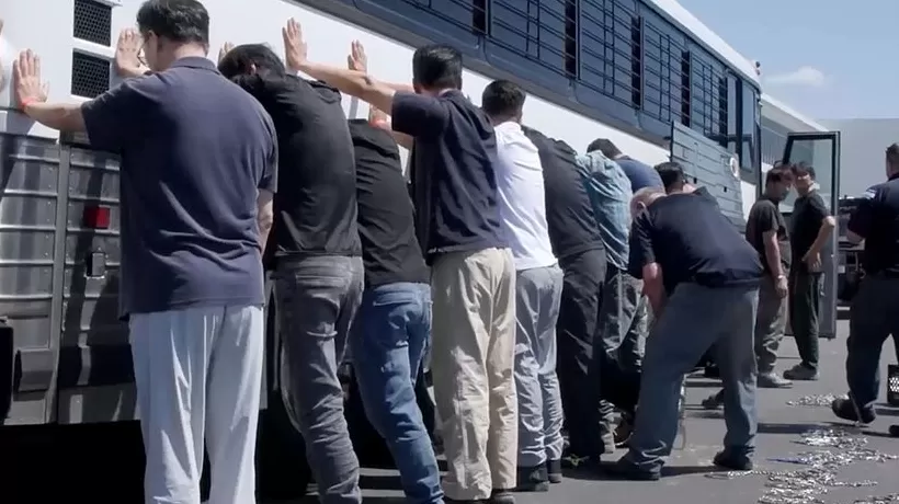 “这是盟友该做的吗”，美国抓捕300名韩国工人惹怒韩媒-第1张图片-