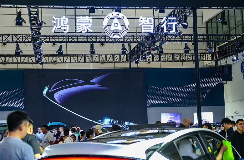 鸿蒙智行打击网络黑公关，500余个账号被追责-第2张图片-