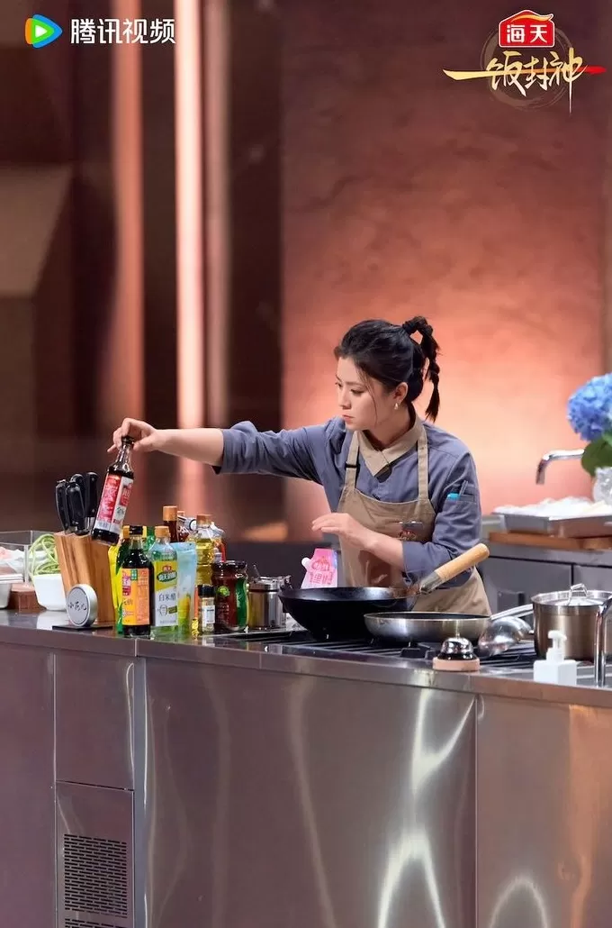 因《一饭封神》猪扒饭争议，主厨小花儿宣布离职-第3张图片-