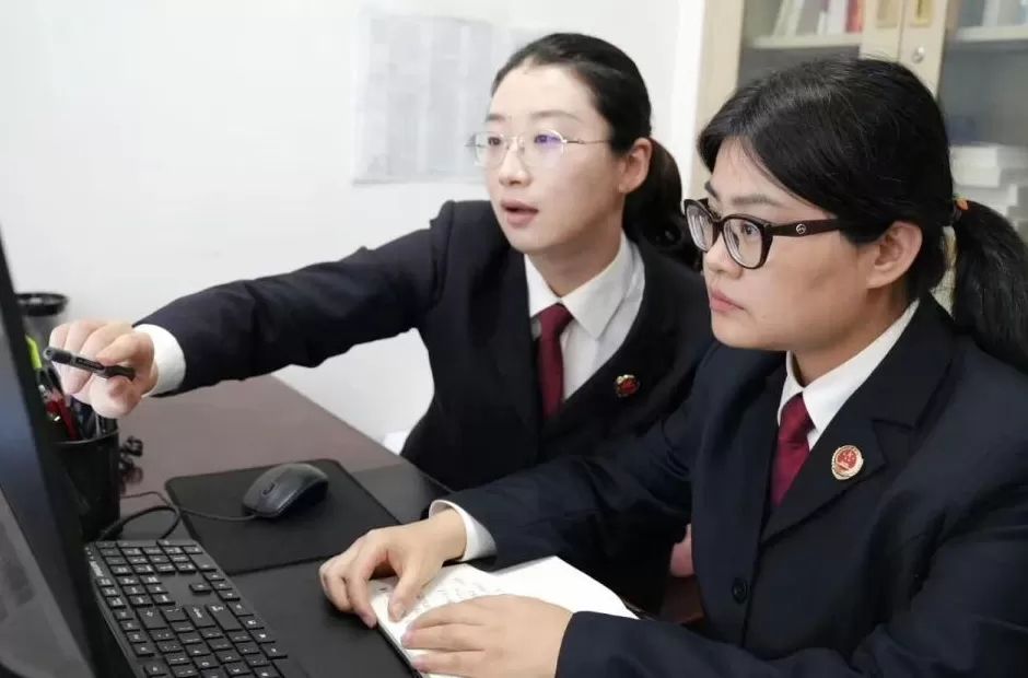 豪车内4万现金被盗，大学生火车站突然被铐，警方7次模拟还其清白-第1张图片-