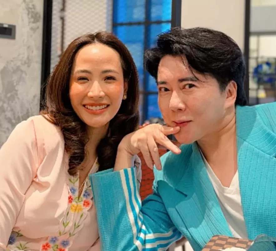 泰国新总理和太太吃路边摊，两位将军相伴，“有深意”-第3张图片-