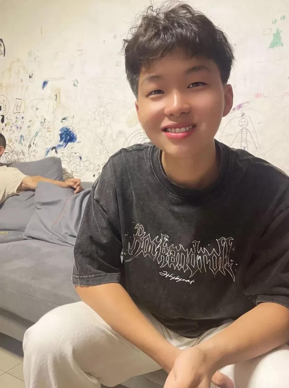 四川两名17岁男生开学前进入缅北，微信发“我快死了，快救救我”，同学以为开玩笑-第4张图片-