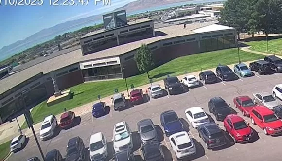 悬赏10万美元、新视频公布，全美搜捕特朗普盟友枪杀案凶手-第1张图片-