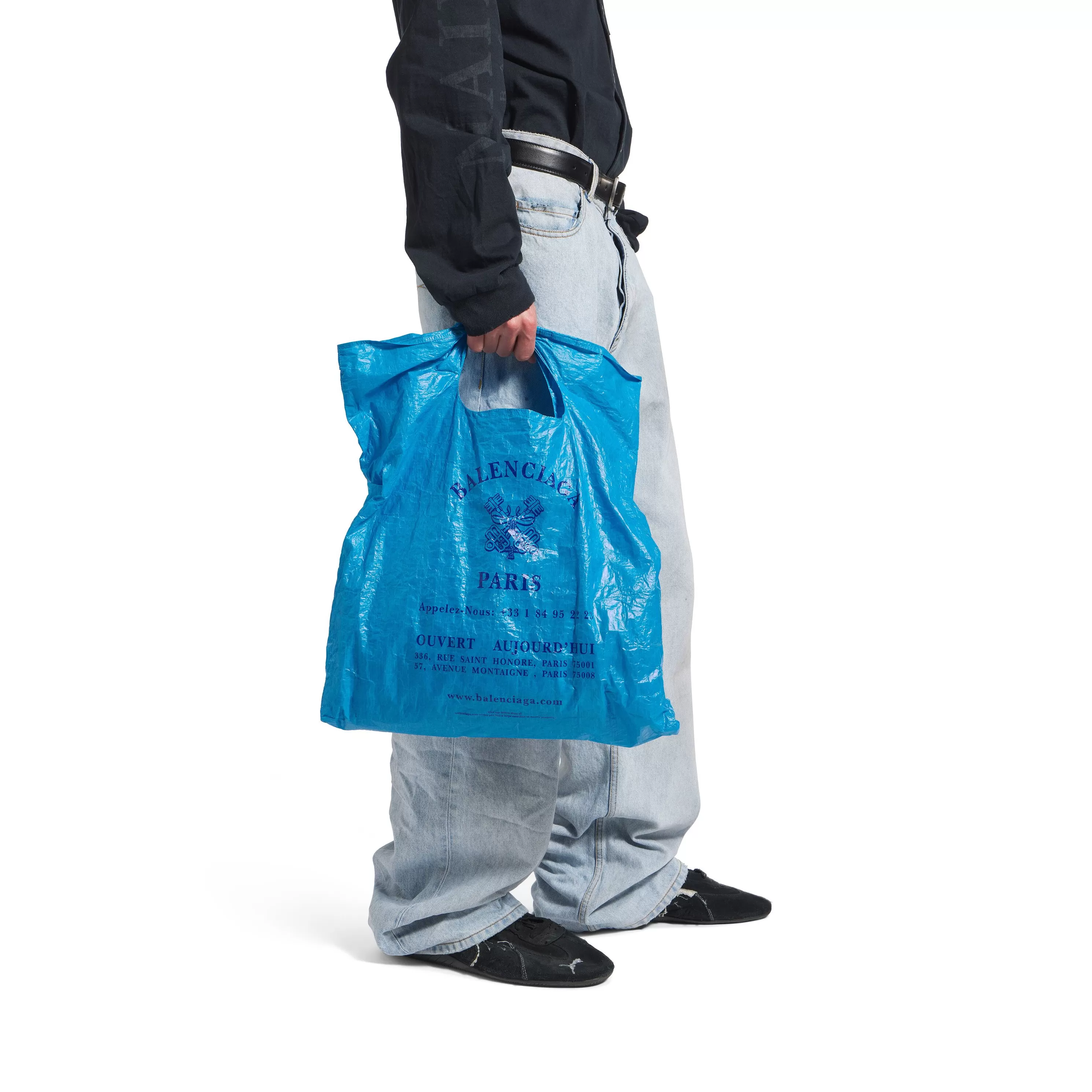 巴黎世家推8200元“塑料袋”款新包,客服称材料为织物-第4张图片- 巴黎世家推8200元“塑料袋”款新包,客服称材料为织物-第4张图片-