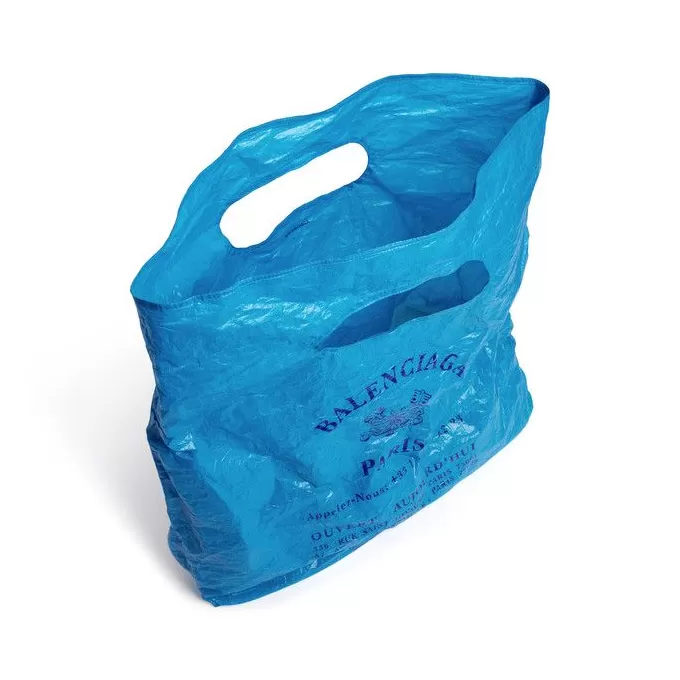 巴黎世家推8200元“塑料袋”款新包,客服称材料为织物-第2张图片- 巴黎世家推8200元“塑料袋”款新包,客服称材料为织物-第2张图片-