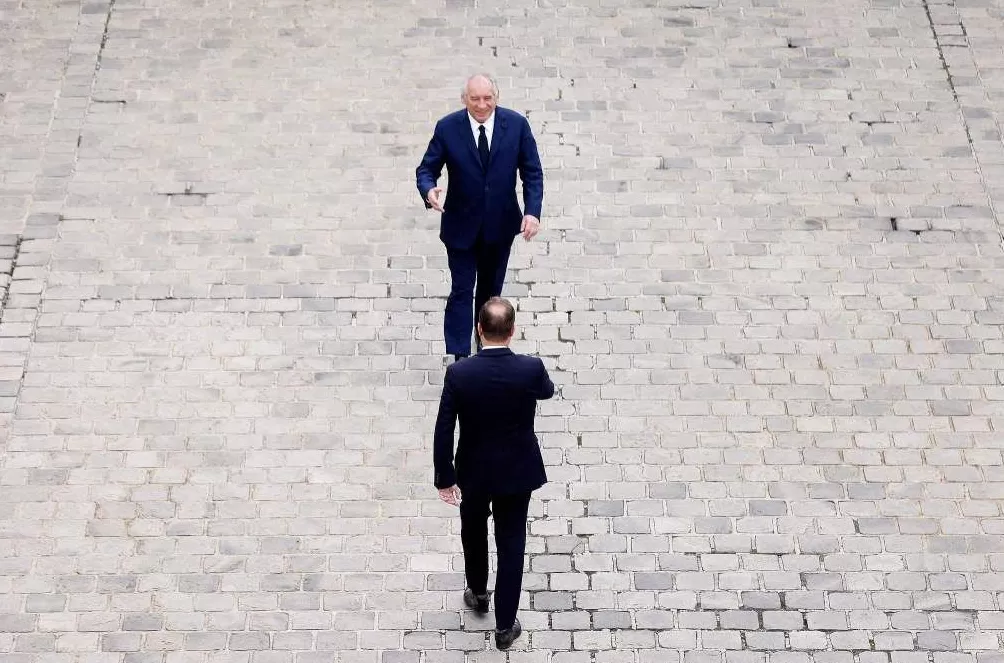 总理“政治自杀”、街头“封锁一切”，法国为何再度深陷泥沼-第2张图片-