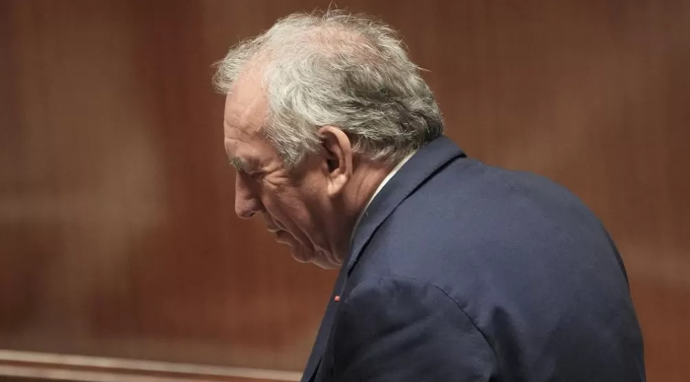 总理“政治自杀”、街头“封锁一切”，法国为何再度深陷泥沼-第1张图片-