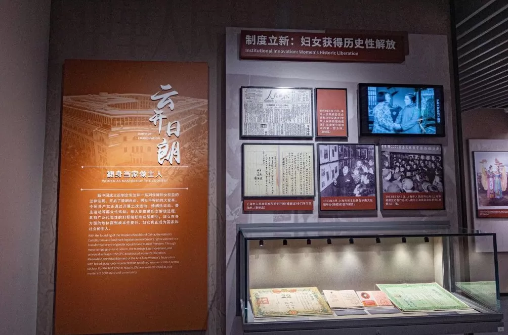 中国妇女运动在上海历程展启幕，共征集了300余件文物史料-第2张图片-