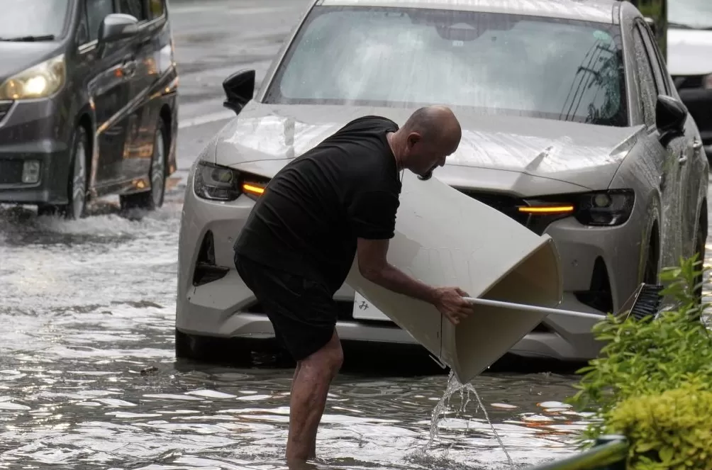 第1现场|东京破纪录暴雨:JR停运、机场延误、局部停电-第5张图片- 第1现场|东京破纪录暴雨:JR停运、机场延误、局部停电-第5张图片-
