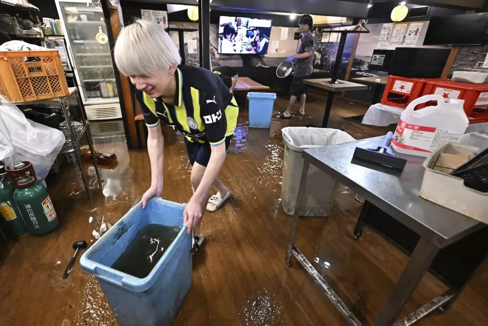 第1现场|东京破纪录暴雨:JR停运、机场延误、局部停电-第10张图片- 第1现场|东京破纪录暴雨:JR停运、机场延误、局部停电-第10张图片-