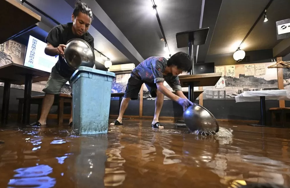 第1现场|东京破纪录暴雨:JR停运、机场延误、局部停电-第9张图片- 第1现场|东京破纪录暴雨:JR停运、机场延误、局部停电-第9张图片-