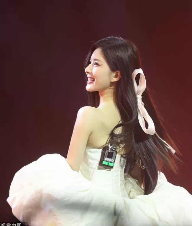 赵露思直播掀桌,流量明星真被资本做局了?-第1张图片- 赵露思直播掀桌,流量明星真被资本做局了?-第1张图片-