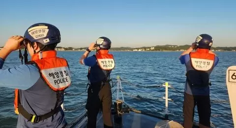 一名韩国海警队员为救被困中国老人牺牲，年仅34岁-第2张图片-