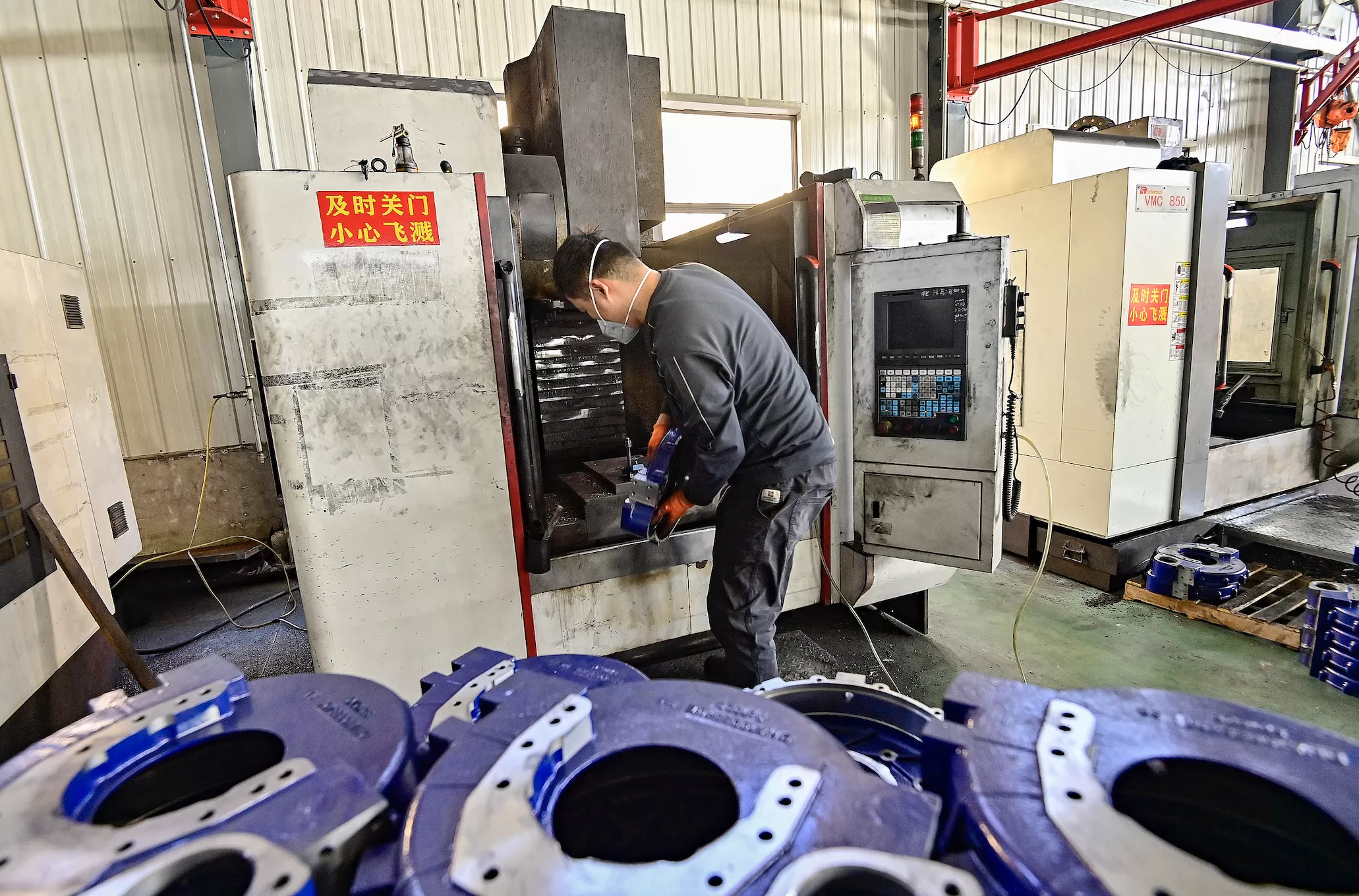 “反内卷”政策显效，PPI同比降幅3月以来首次收窄-第1张图片-