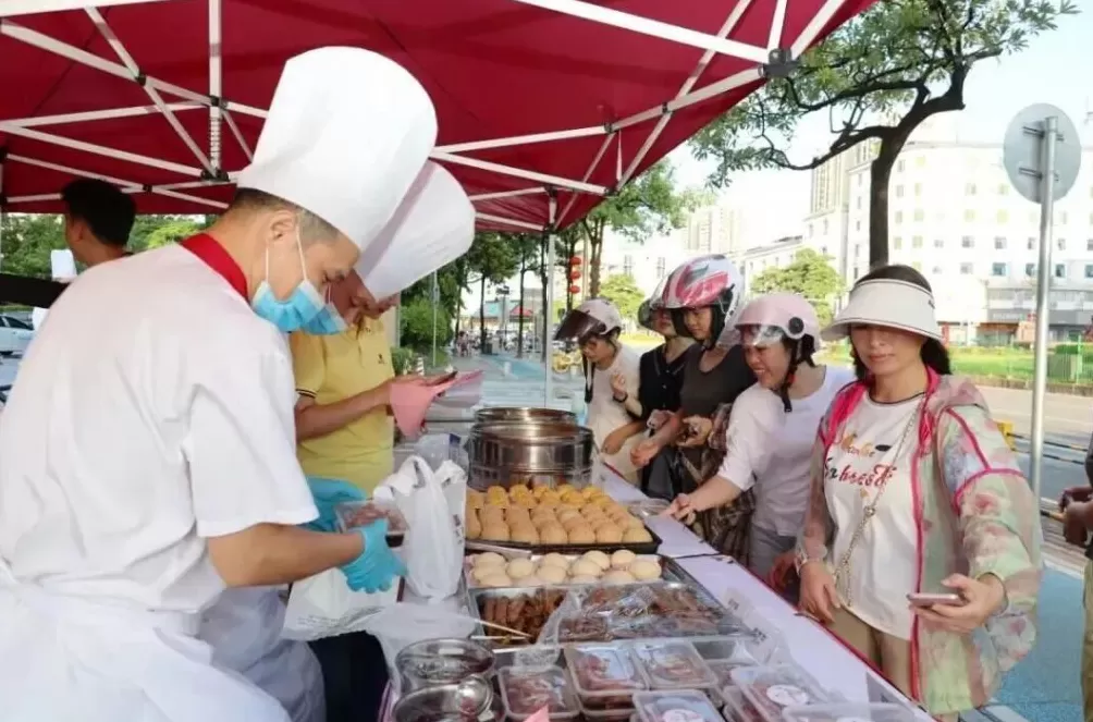 五星级酒店纷纷摆地摊，它们怎么了-第1张图片-