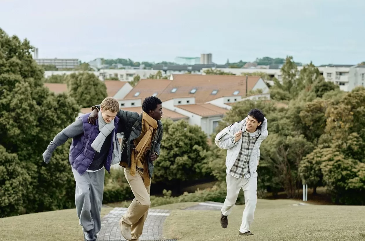 始祖鸟VEILANCE发布2025秋冬系列,爱马仕呈现 Victor Cadene 秋季橱窗《灵栖之地》|是日美好事物-第4张图片- 始祖鸟VEILANCE发布2025秋冬系列,爱马仕呈现 Victor Cadene 秋季橱窗《灵栖之地》|是日美好事物-第4张图片-