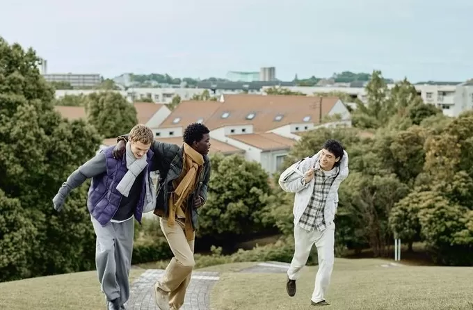 始祖鸟VEILANCE发布2025秋冬系列,爱马仕呈现 Victor Cadene 秋季橱窗《灵栖之地》|是日美好事物-第9张图片- 始祖鸟VEILANCE发布2025秋冬系列,爱马仕呈现 Victor Cadene 秋季橱窗《灵栖之地》|是日美好事物-第9张图片-