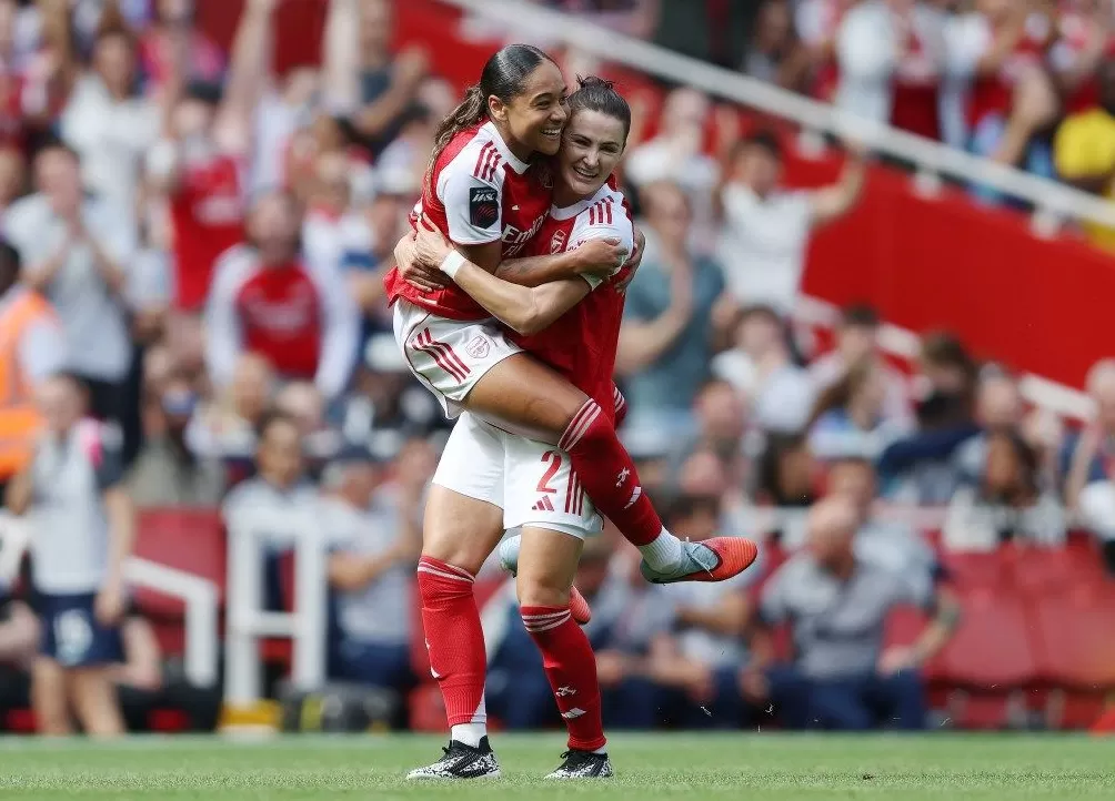 这个“百万英镑宝贝”，正在改写欧洲女足的历史-第3张图片-