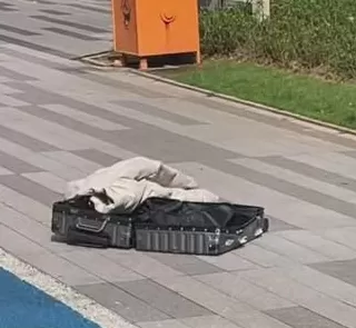 广州一女子将行李箱从43楼抛下-第1张图片- 广州一女子将行李箱从43楼抛下-第1张图片-