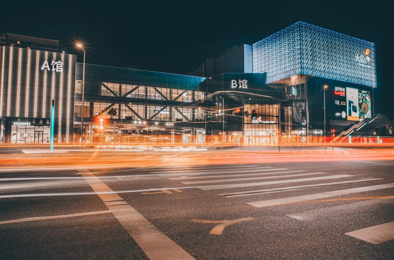 龙湖上半年营收587.5亿，要让运营和服务业务成集团增长盘-第1张图片-