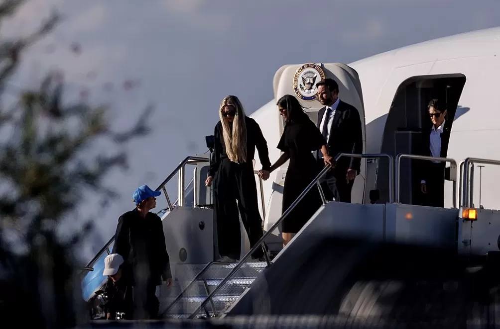 释新闻｜特朗普“守夜”万斯扶棺，柯克遇刺为何让白宫如此破防？-第1张图片-