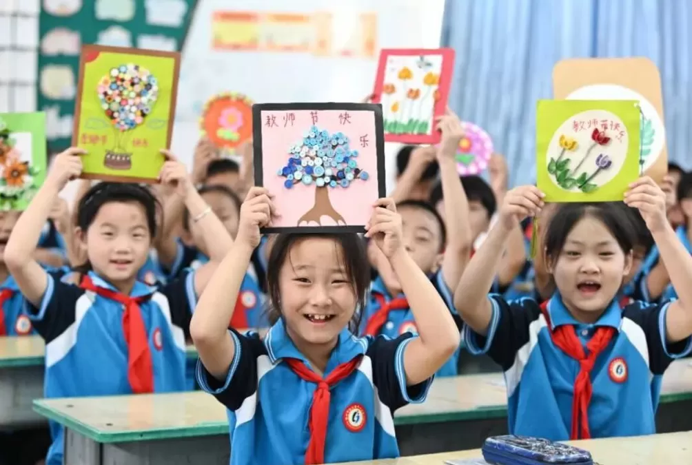 退休老师，成了学校争抢的香饽饽-第10张图片-