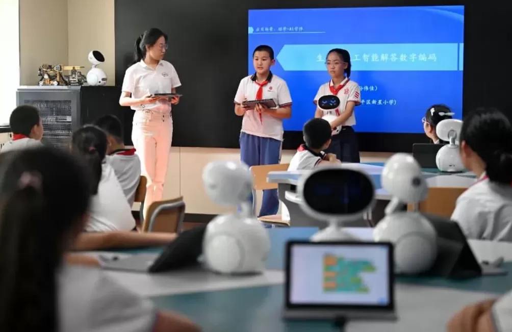 退休老师，成了学校争抢的香饽饽-第9张图片-