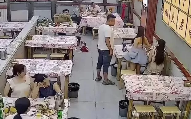 女子吃夜宵遭陌生男“摸头”，要求道歉反被其同伴辱骂！南昌警方：派出所正调查处理-第2张图片-