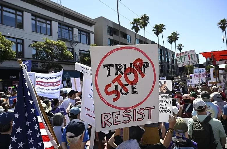 劳工节全美各地爆发反特朗普示威：劳动者利益应优先于富人-第1张图片-