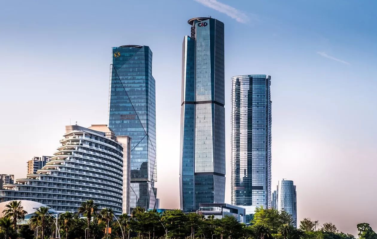 “地王”专业户建发下半年要以销定投控风险，灯塔项目将入市迎市场大考-第1张图片-