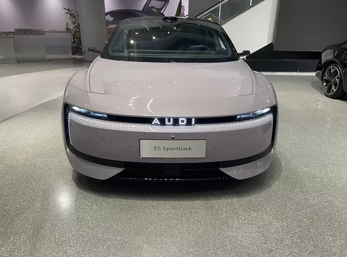 首款字母标新车上市，奥迪尝试“以价换量”-第2张图片-