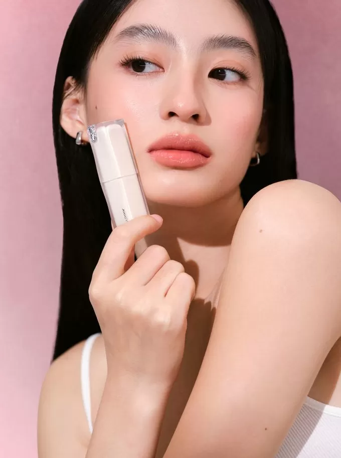 FILA演绎“网球老钱风”美学，HOURGLASS全新四色眼影盘轻松晕染出不同浓淡的妆效｜是日美好时尚-第1张图片-