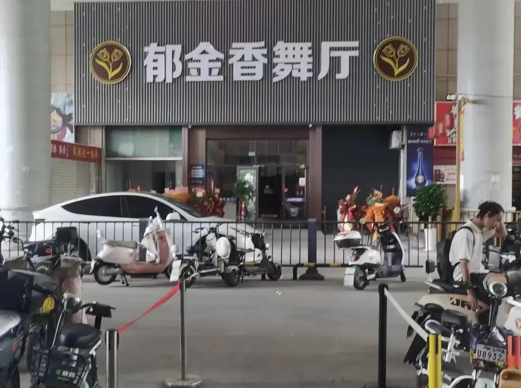 “区长上电视问政节目曝光违建”4年仍未拆完,一业主起诉武汉江岸区政府,一审被驳回-第2张图片- “区长上电视问政节目曝光违建”4年仍未拆完,一业主起诉武汉江岸区政府,一审被驳回-第2张图片-