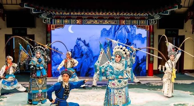 暑期邮轮大混战：京剧、哪吒登台，中资公司开始主导市场-第2张图片-