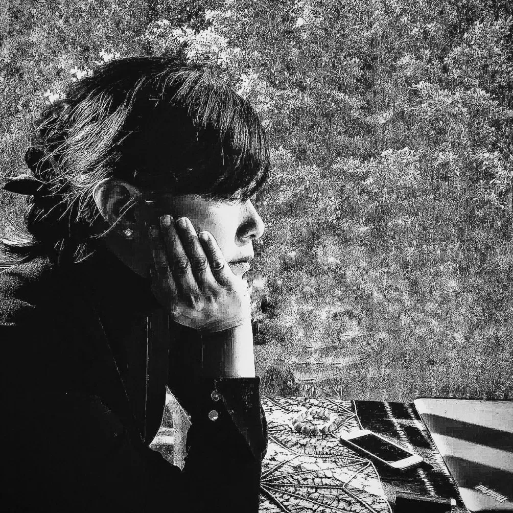 黄峪读《红的因式分解》｜听见系统故障的声音：忆梁小曼-第1张图片-