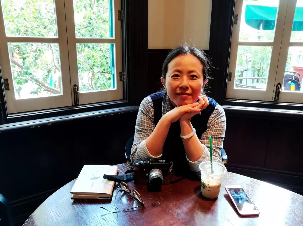 黄峪读《红的因式分解》｜听见系统故障的声音：忆梁小曼-第4张图片-