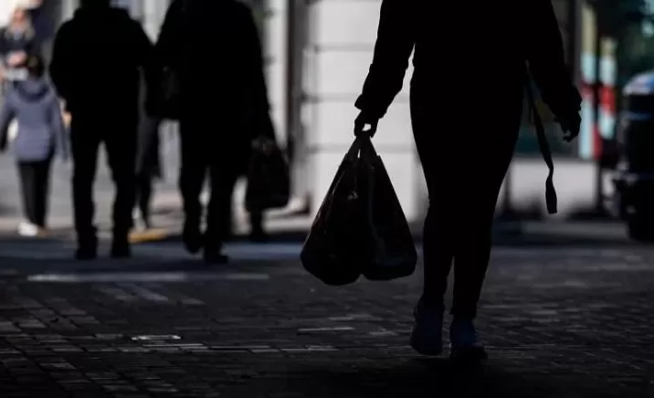 【世界说】耶鲁预算实验室：美关税政策或让百万美国人滑向贫困深渊-第2张图片-