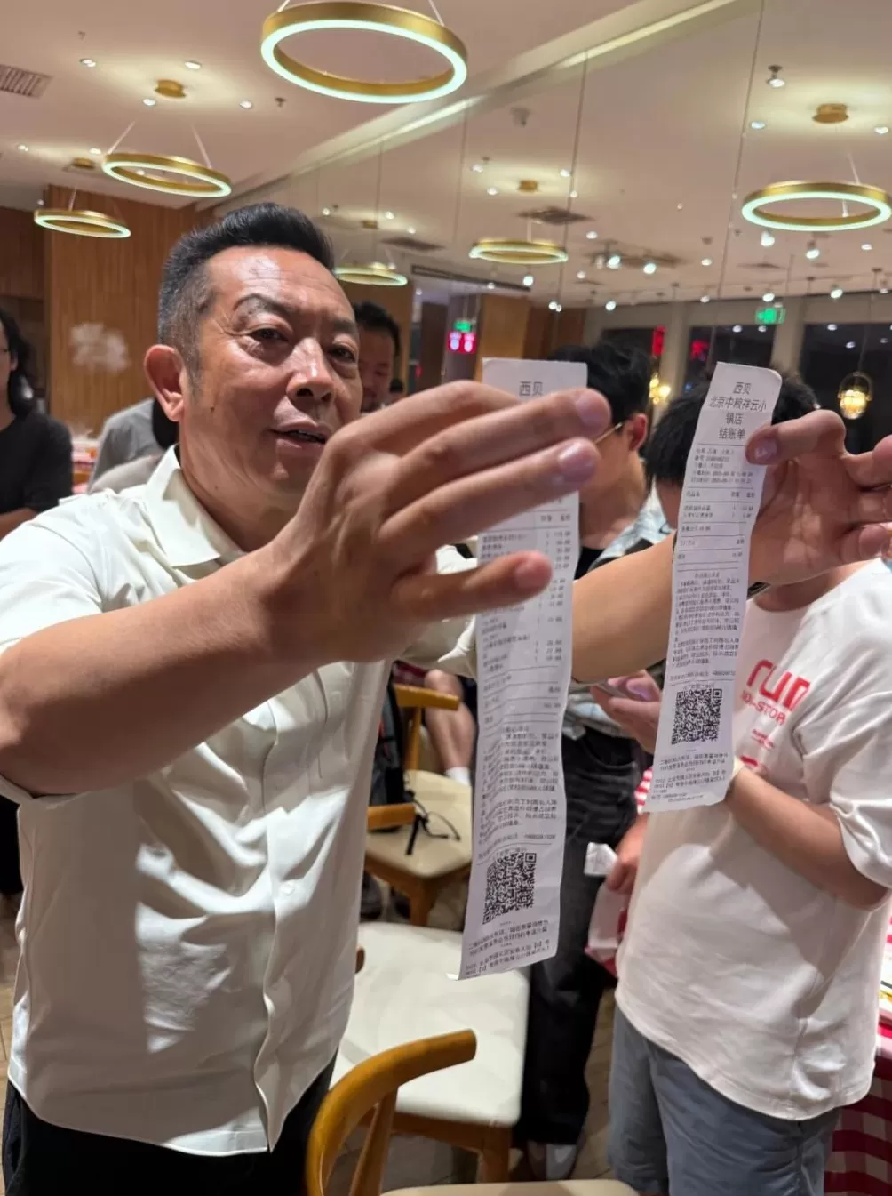 “客流断崖式减少”，西贝CEO贾国龙：生意可以不做，但是非必须说清楚！于东来删除力挺西贝言论-第5张图片-