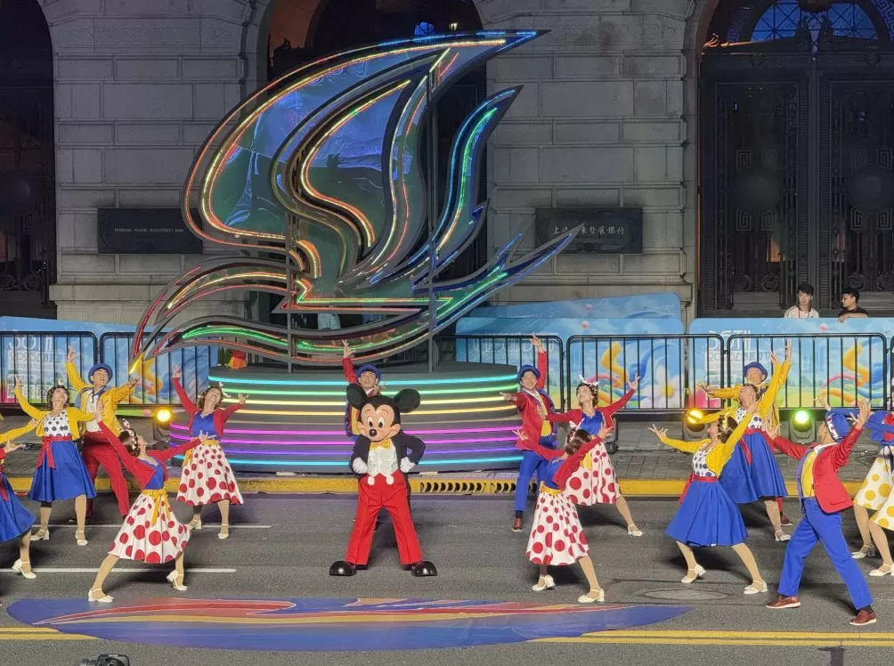 上海旅游节花车大巡游今晚开启，商户延时营业、明星花车亮相-第1张图片-