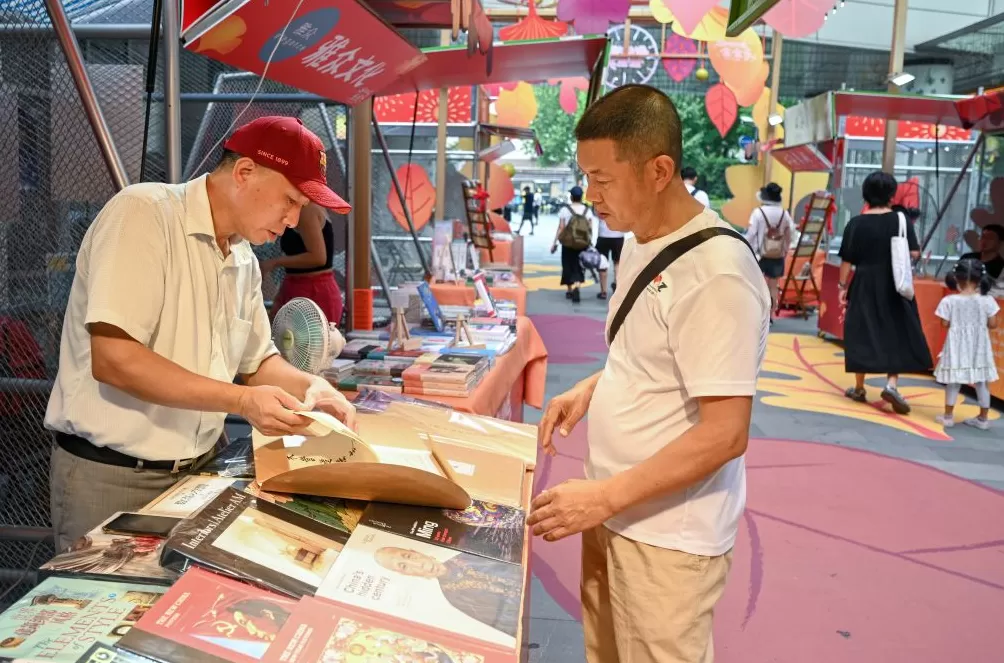 魔都眼|“晒秋好书市”周末市集开张,邀你秋日读诗-第4张图片- 魔都眼|“晒秋好书市”周末市集开张,邀你秋日读诗-第4张图片-